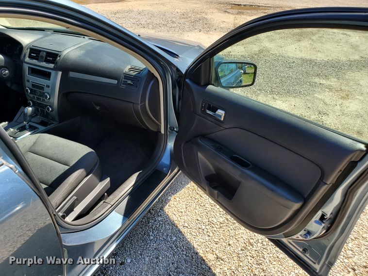 image for item GX9924 2011 Ford Fusion SE