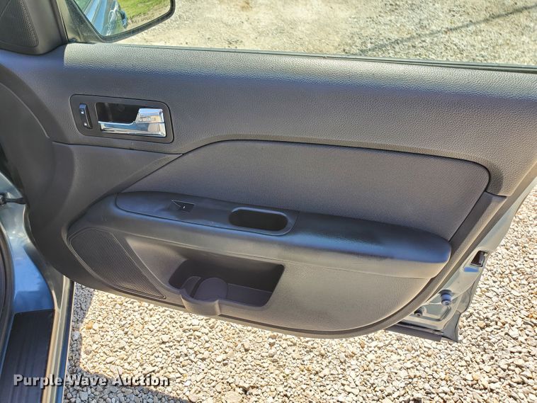 image for item GX9924 2011 Ford Fusion SE