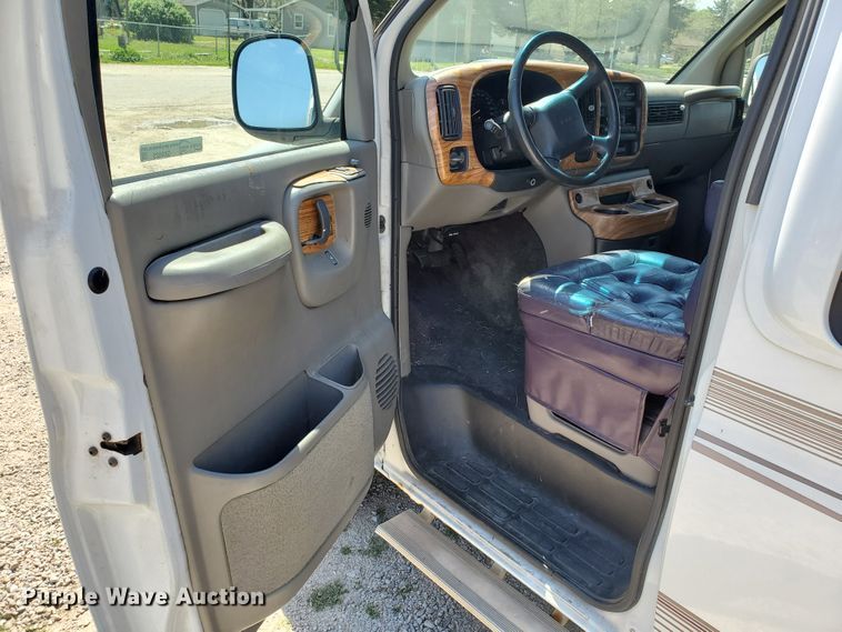 image for item GX9925 1999 GMC Savana G1500  van