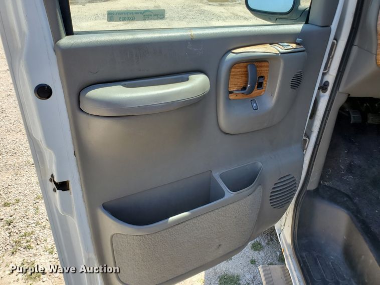 image for item GX9925 1999 GMC Savana G1500  van