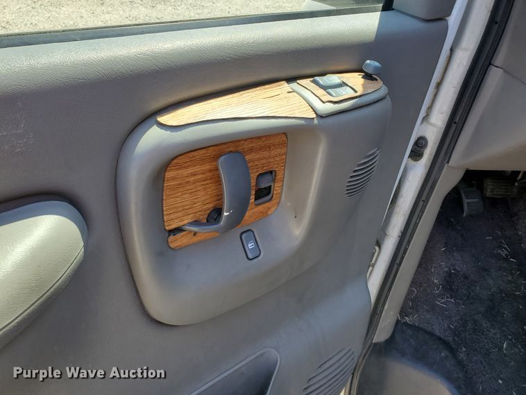 image for item GX9925 1999 GMC Savana G1500  van