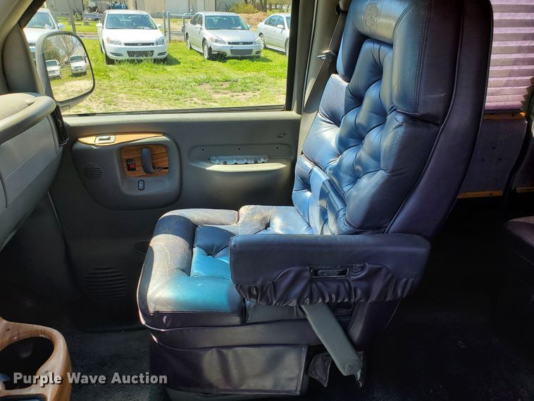 image for item GX9925 1999 GMC Savana G1500  van