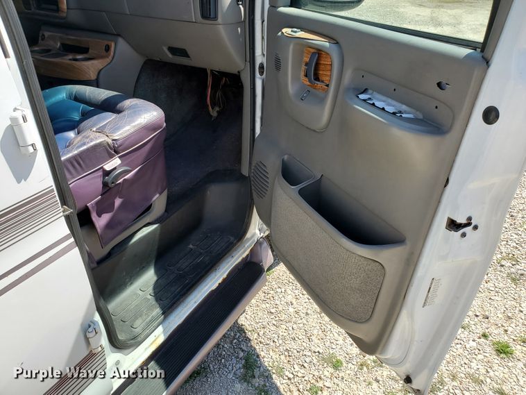 image for item GX9925 1999 GMC Savana G1500  van