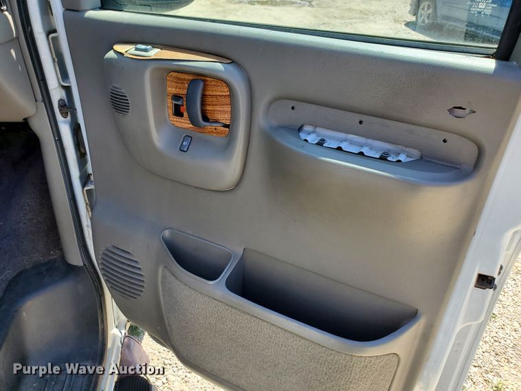 image for item GX9925 1999 GMC Savana G1500  van