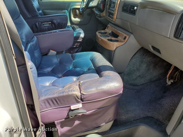 image for item GX9925 1999 GMC Savana G1500  van