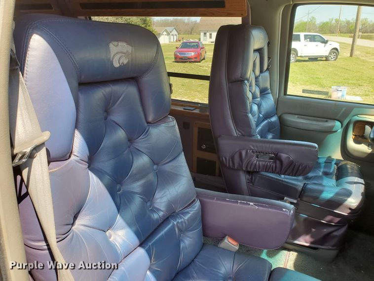 image for item GX9925 1999 GMC Savana G1500  van