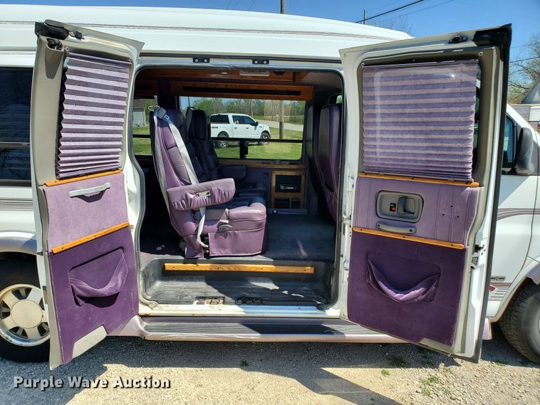 image for item GX9925 1999 GMC Savana G1500  van