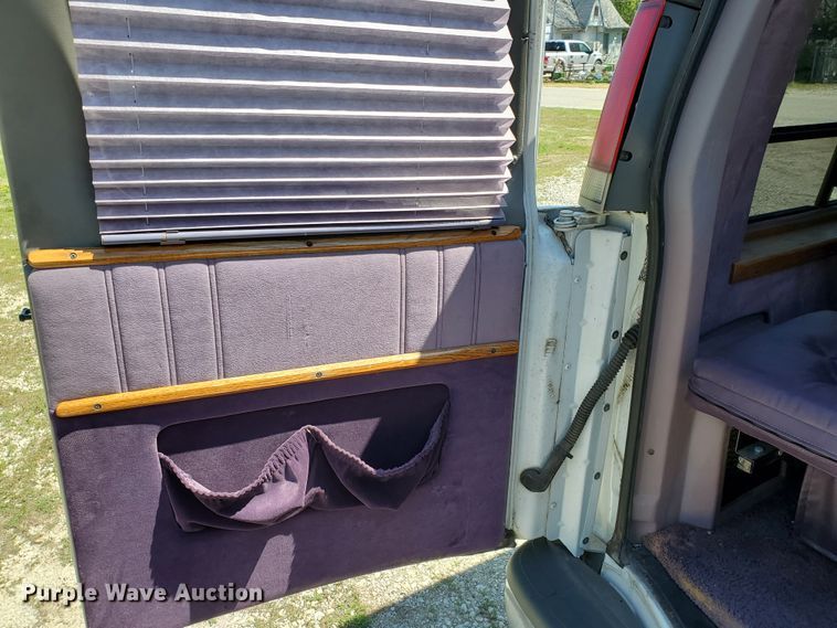 image for item GX9925 1999 GMC Savana G1500  van