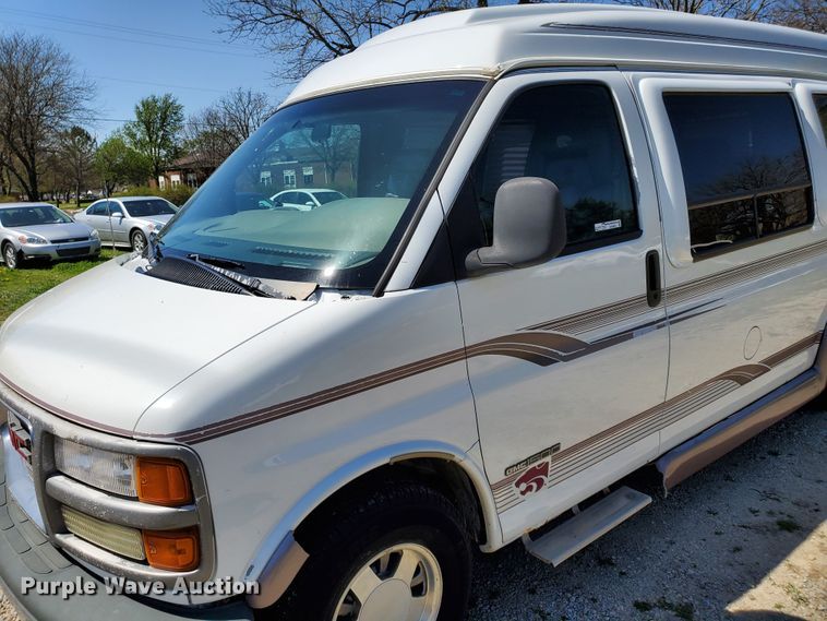 image for item GX9925 1999 GMC Savana G1500  van