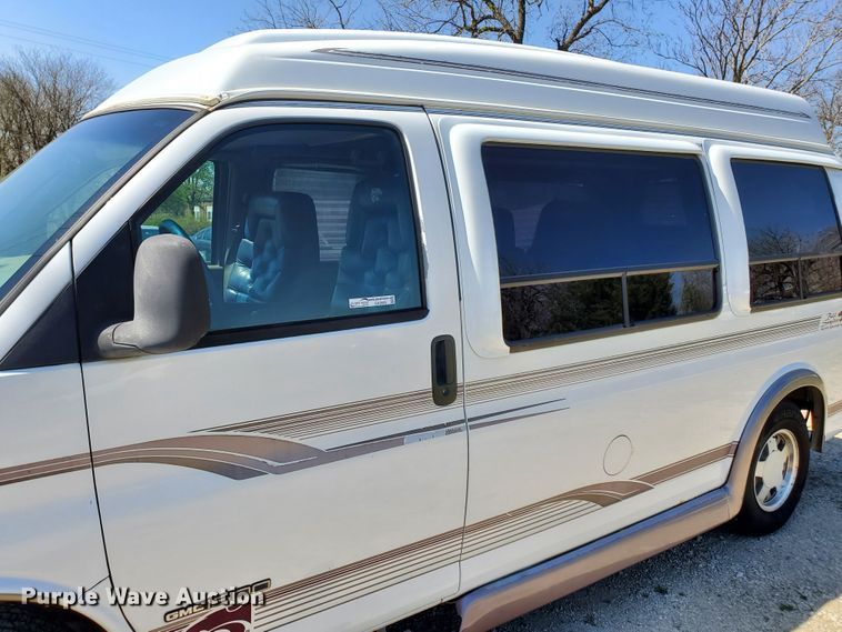 image for item GX9925 1999 GMC Savana G1500  van