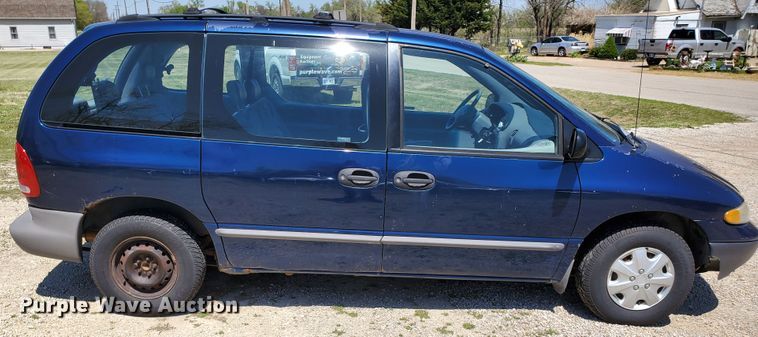 image for item GX9928 2000 Dodge Caravan  van