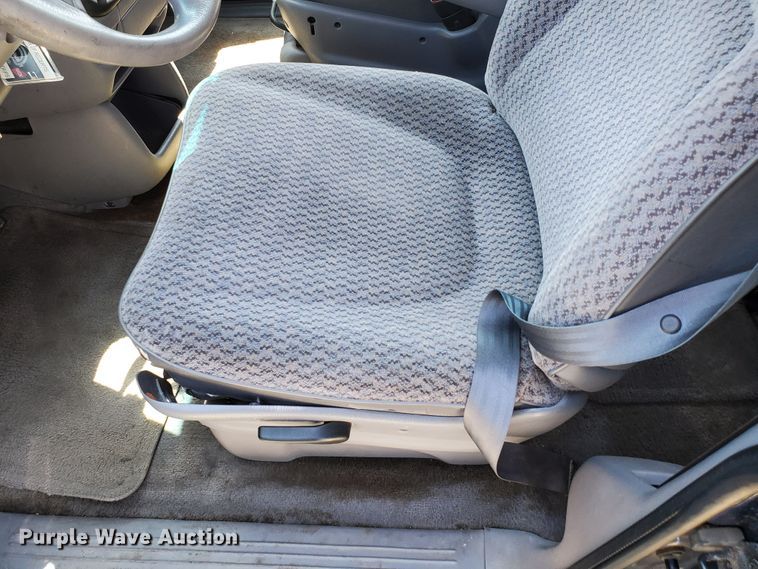 image for item GX9928 2000 Dodge Caravan  van