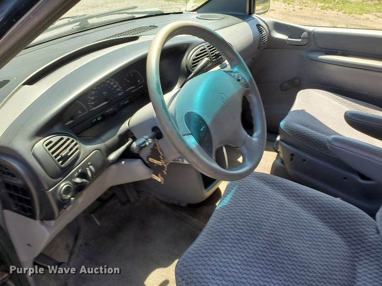 image for item GX9928 2000 Dodge Caravan  van