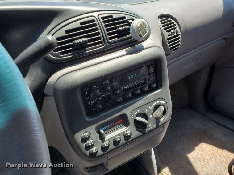 image for item GX9928 2000 Dodge Caravan  van