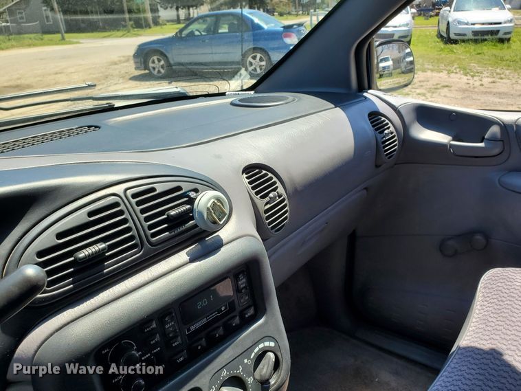 image for item GX9928 2000 Dodge Caravan  van