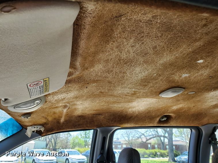 image for item GX9928 2000 Dodge Caravan  van