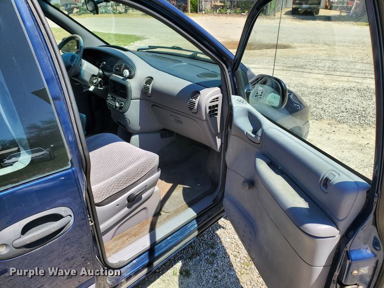 image for item GX9928 2000 Dodge Caravan  van