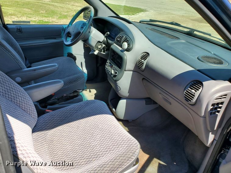 image for item GX9928 2000 Dodge Caravan  van