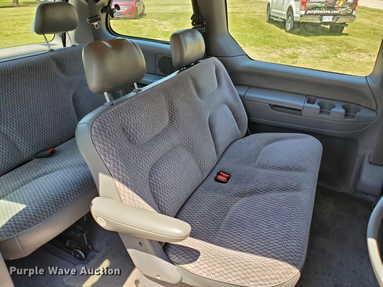 image for item GX9928 2000 Dodge Caravan  van