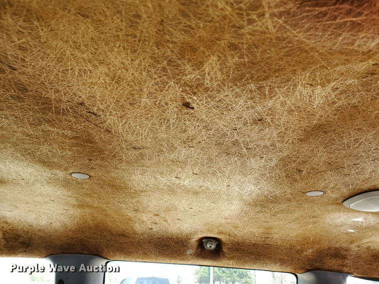 image for item GX9928 2000 Dodge Caravan  van