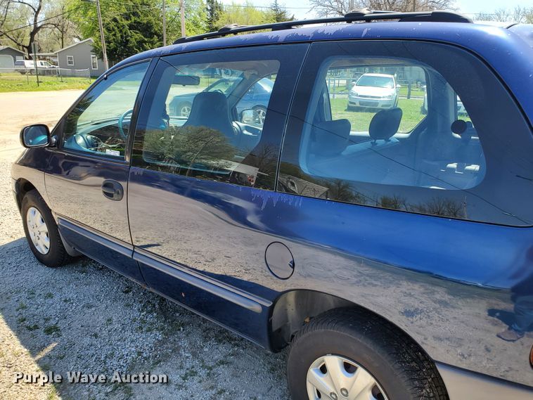 image for item GX9928 2000 Dodge Caravan  van