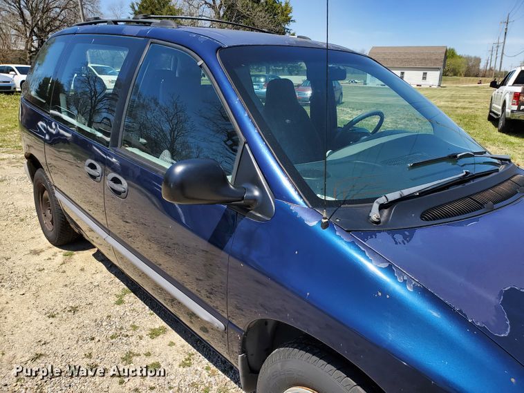 image for item GX9928 2000 Dodge Caravan  van