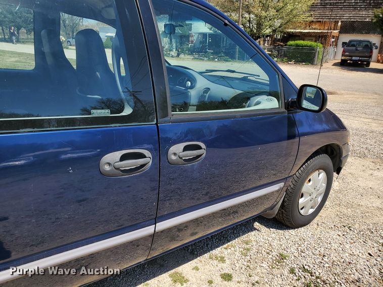 image for item GX9928 2000 Dodge Caravan  van