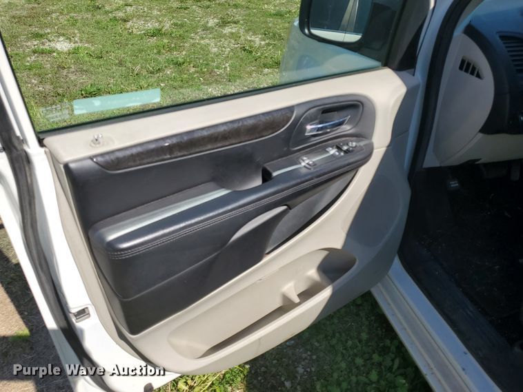 image for item GX9932 2012 Dodge Grand Caravan  van