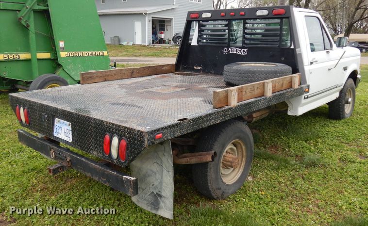 image for item GY9054 1997 Ford F250  flatbed pickup truck