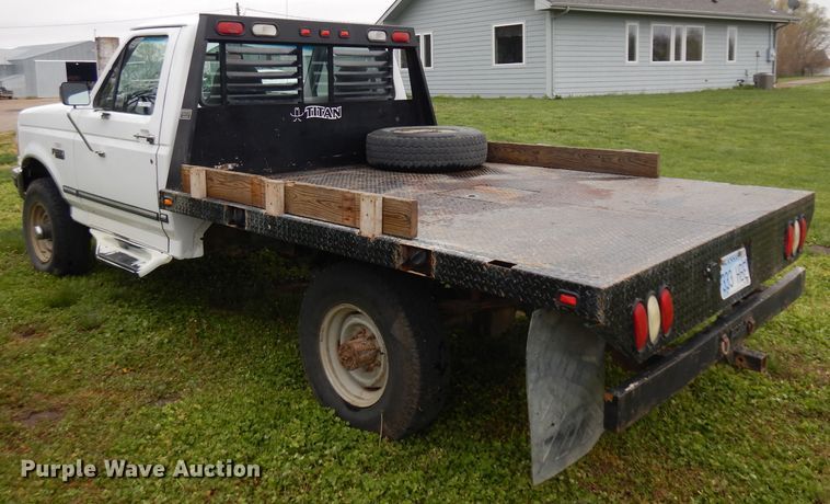 image for item GY9054 1997 Ford F250  flatbed pickup truck