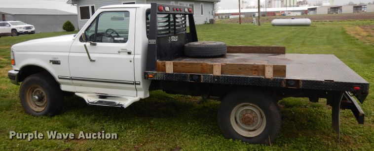image for item GY9054 1997 Ford F250  flatbed pickup truck