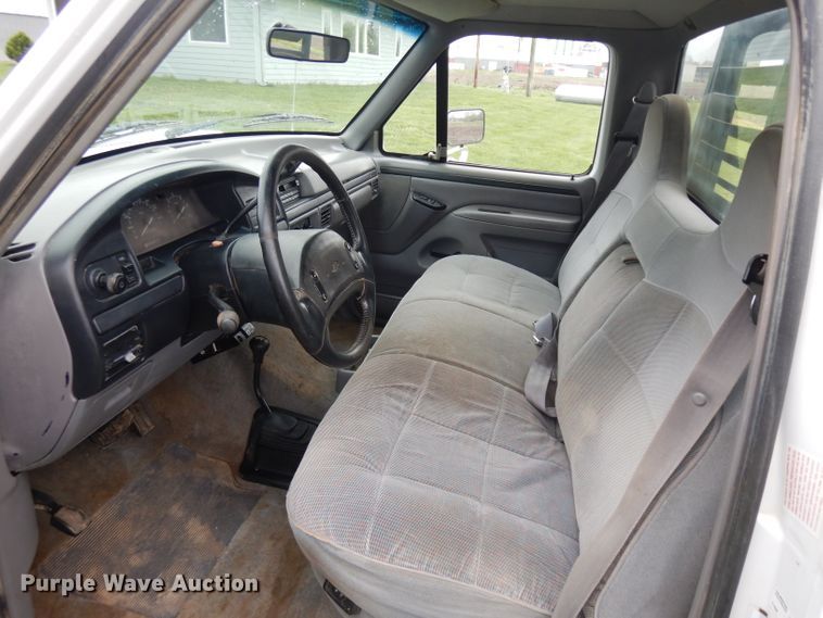 image for item GY9054 1997 Ford F250  flatbed pickup truck