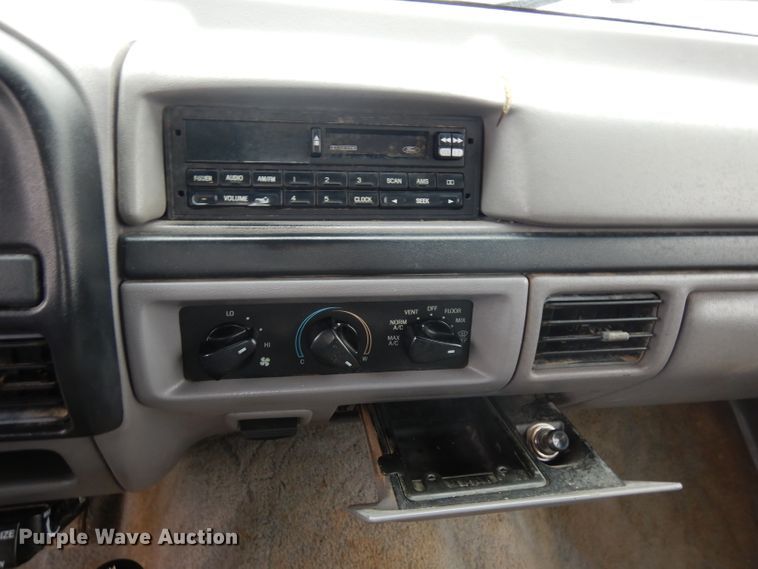 image for item GY9054 1997 Ford F250  flatbed pickup truck