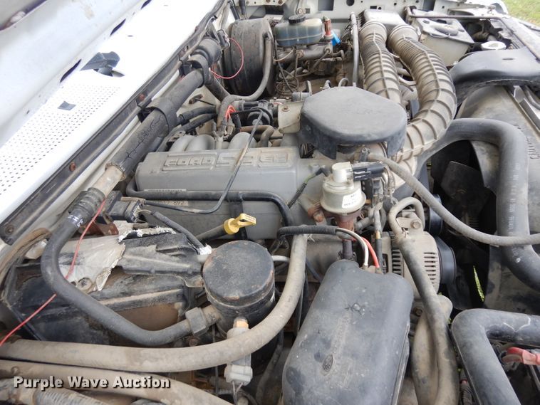 image for item GY9054 1997 Ford F250  flatbed pickup truck