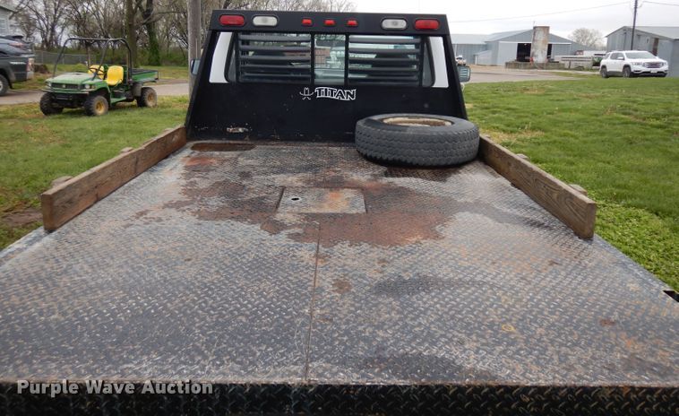 image for item GY9054 1997 Ford F250  flatbed pickup truck