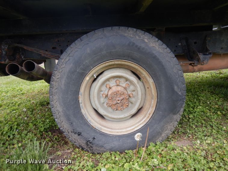 image for item GY9054 1997 Ford F250  flatbed pickup truck