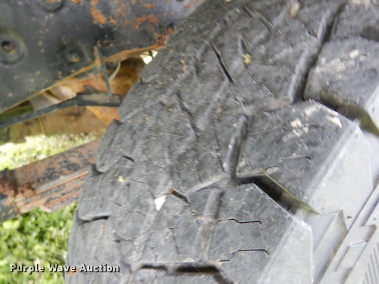 image for item GY9054 1997 Ford F250  flatbed pickup truck