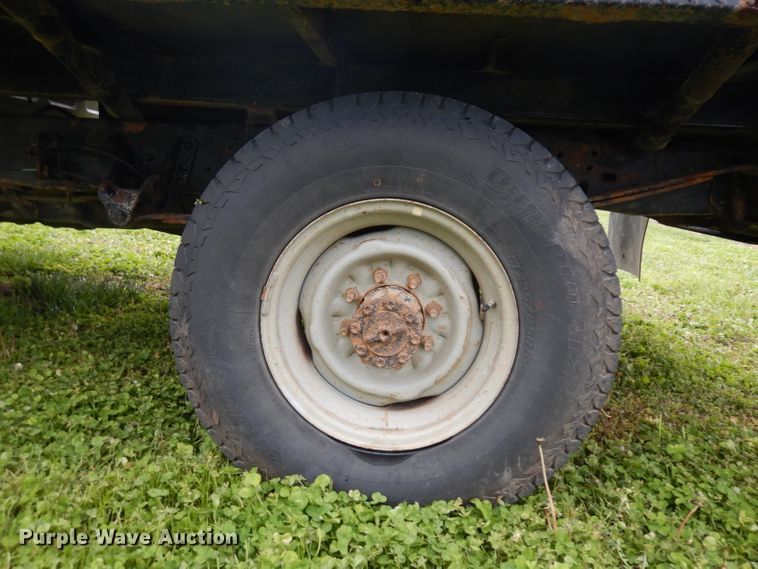 image for item GY9054 1997 Ford F250  flatbed pickup truck