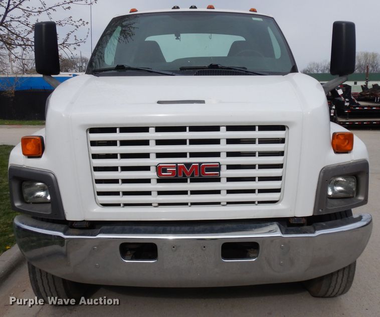 image for item GY9067 2006 GMC C7500 truck cab and chassis