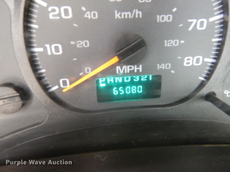 image for item GY9067 2006 GMC C7500 truck cab and chassis