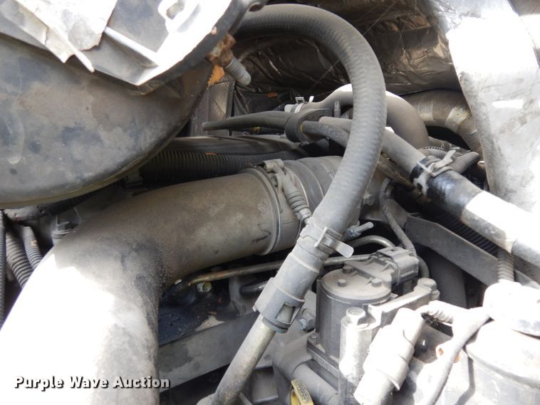 image for item GY9067 2006 GMC C7500 truck cab and chassis