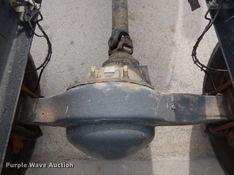 image for item GY9067 2006 GMC C7500 truck cab and chassis