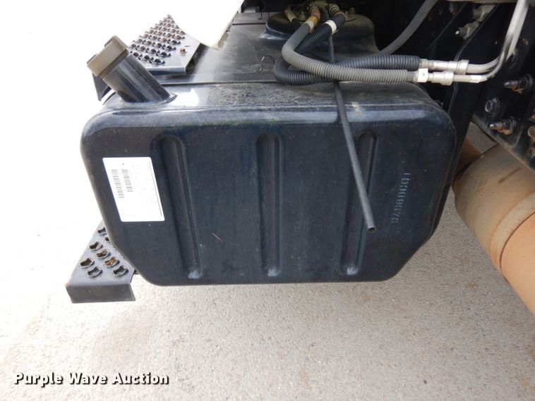 image for item GY9067 2006 GMC C7500 truck cab and chassis