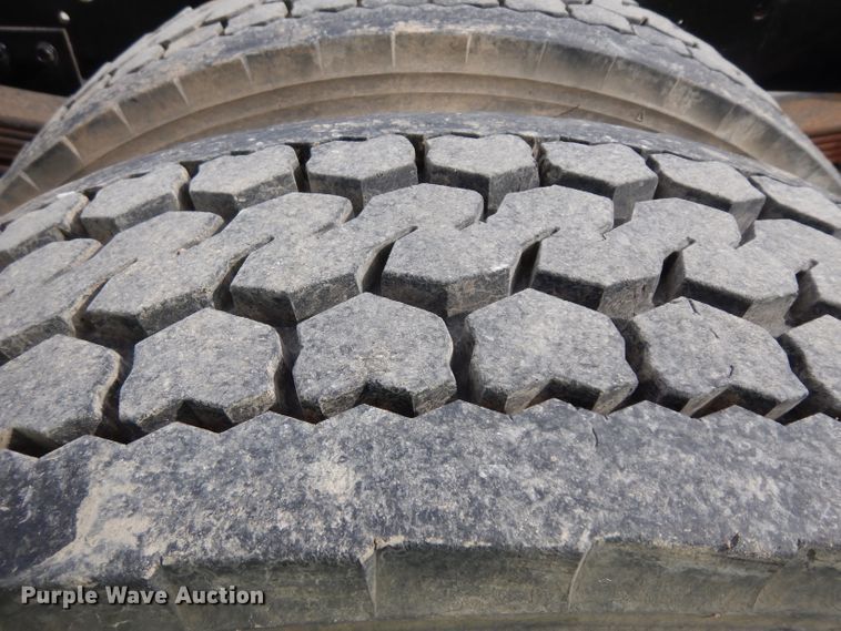 image for item GY9067 2006 GMC C7500 truck cab and chassis