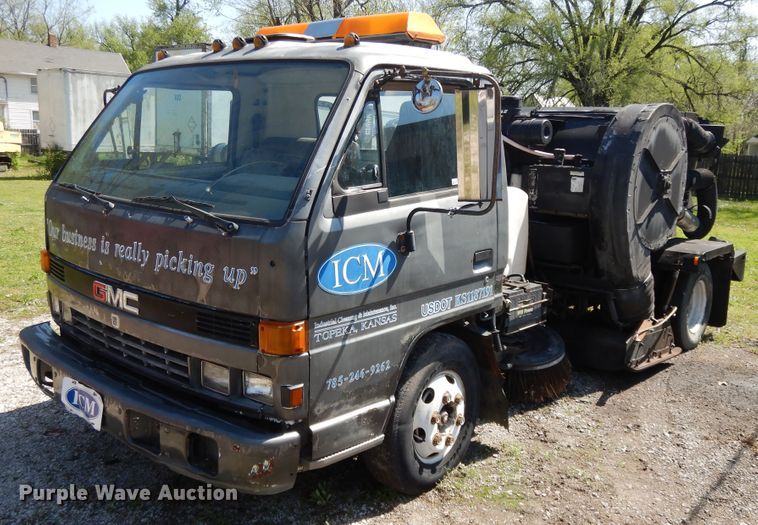 image for item GY9096 1995 Isuzu NPR street sweeper truck