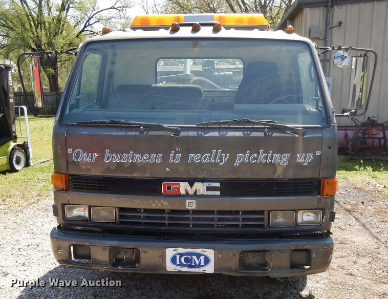 image for item GY9096 1995 Isuzu NPR street sweeper truck