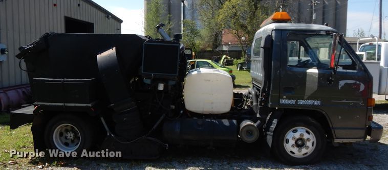 image for item GY9096 1995 Isuzu NPR street sweeper truck