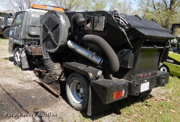 image for item GY9096 1995 Isuzu NPR street sweeper truck