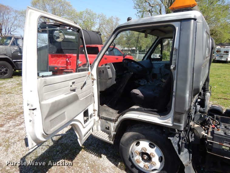 image for item GY9096 1995 Isuzu NPR street sweeper truck