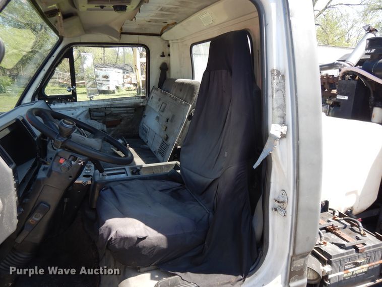 image for item GY9096 1995 Isuzu NPR street sweeper truck